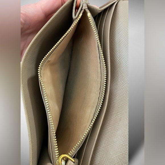 Prada Bifold Beige Safiano Leather Wallet with COA and Box - Picture 9 of 16